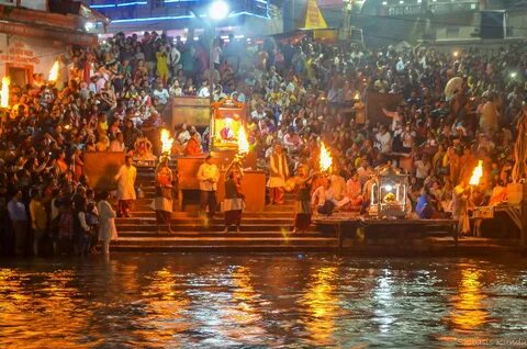 At Banaras, Ganga shares its happy dins - The Economic Times