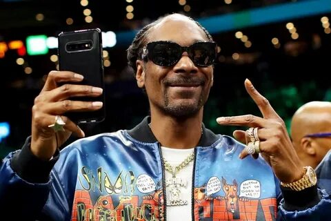 Mysterious NFT collector—who may actually be the rapper Snoop Dogg—gifts 22 blockchain works to Lacma - The Art Newspaper