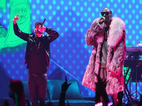 Snoop Dogg and Eminem to Bring Bored Ape NFTs to VMAs In ‘Otherside’ Metaverse Performance - Decrypt