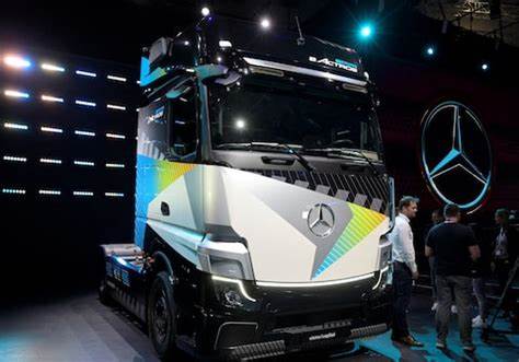 Daimler Truck targets 3-5% organic sales growth in industrial business through 2030