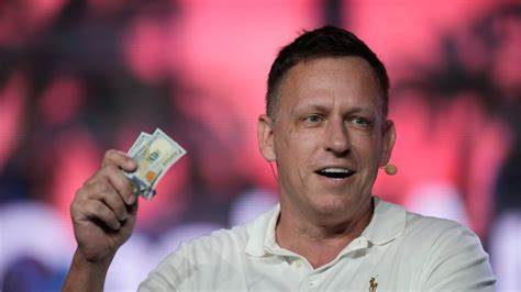 Peter Thiel Labeled Warren Buffett, Jamie Dimon, and Larry Fink ‘Bitcoin Enemies’ - BeInCrypto