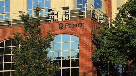 Palantir Is Building The Next AWS, Says Top Exec: Urges Startups To Build On PLTR To Tackle 'More Valuable' Problems Than Amazon Solved