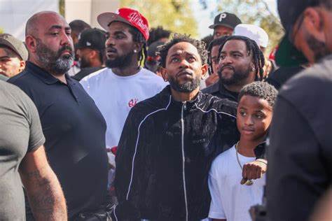 Kendrick Lamar's 'Not Like Us' victory lap: Compton fans pop out for music video shoot - Yahoo Entertainment