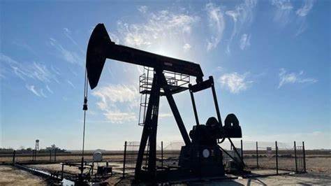 Gold, Global Stocks Fall Amid Israel, Iran Escalation Fears. Oil Prices Are Rising