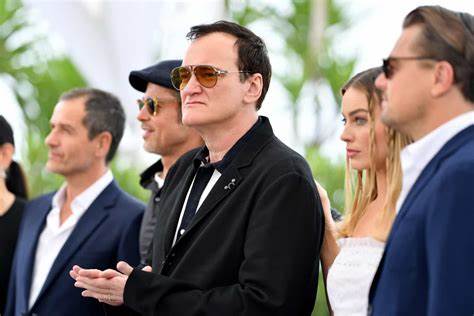 Quentin Tarantino's Cringe Standing Ovation at Cannes Film Festival 2019 [video]