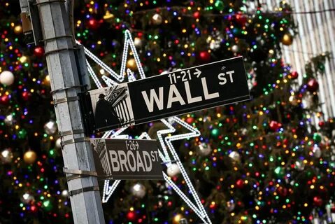 Wall Street ends higher as Santa rally begins - Reuters