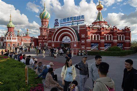 How A Chinese Border Town Keeps Russia's Economy Afloat