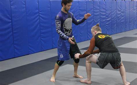 Boy vs girl in this MMA-style beat down - MMA Underground