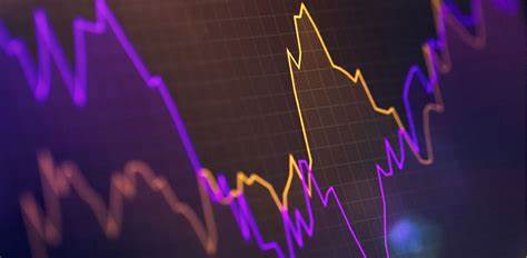 Four money traps to avoid in a volatile market, according to ‘Fast Money’ trader Tim Seymour
