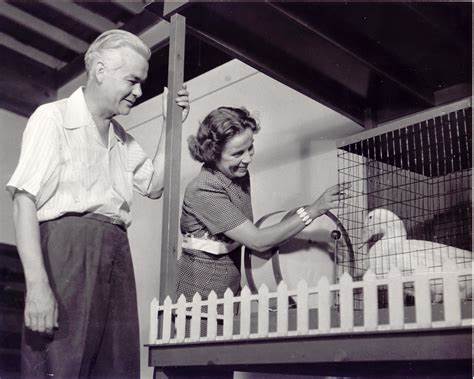 Animal Trainers Breland-Bailey and Bailey's "Patient Like the Chipmunks" [video]