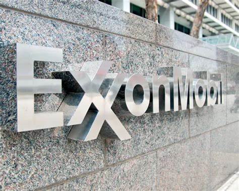 Performance reviews undermine woman’s bias claim against Exxon Mobil, 7th Circuit says