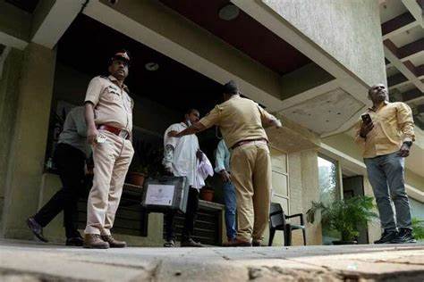 Indian Bollywood star Saif Ali Khan is stabbed by an intruder at his home in Mumbai - AccessWDUN