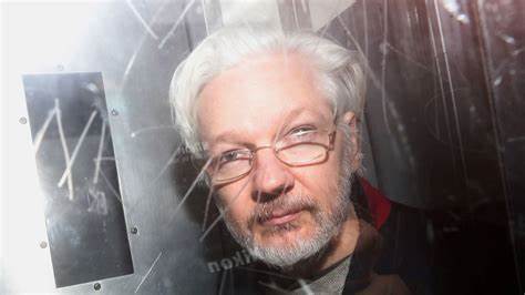 Australien Julian Assange will sich erstmals seit Freilassung äussern