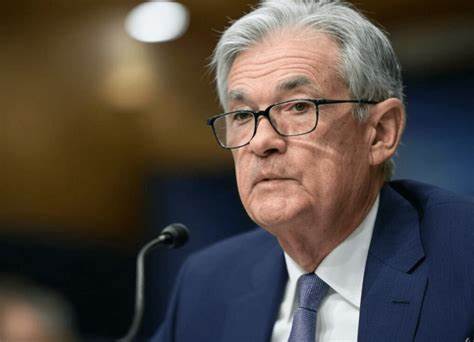 Mega-Wende in den USA: Powell öffnet Banken für Krypto - Saylor ruft 