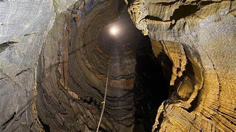 Cave Drops 500ft Through a Mountain Into a Corn Field [video][19 mins]