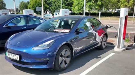 225,000-Mile Tesla Model 3 Is Just as Efficient as an 18,000-Mile Car