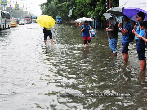 Throwing normal life out of gear - West Bengal: Floods worsen condition for people - The Economic Times