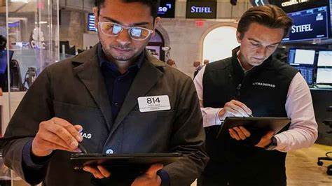 Stocks close higher, nudging the S&P 500 and Nasdaq to more highs