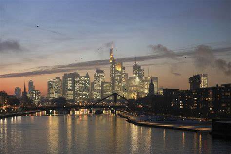 European Bond Risk Falls to Lowest in a Decade Amid Ample Supply - Forex Factory