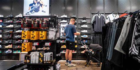 Retail Sales Rise Again in August, Bucking Economic Slowdown