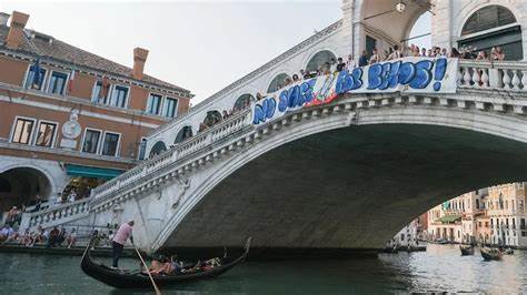 Bezos 'forced to move Venice wedding party'