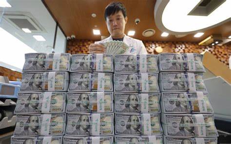 Dollar on defensive as bets for September Fed rate cut intensify