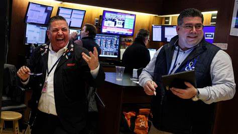 S&P 500 closes at a fresh record, posts strongest first-quarter performance since 2019: Live updates - CNBC