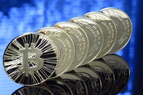 Bitcoin drops, but holders with 100 to 1000 BTC continue to buy up - FXStreet