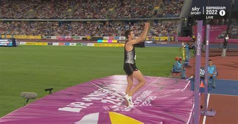 After 11 straight misses, New Zealand's Hamish Kerr wins lengthy jump-off for high jump gold - Yahoo Sports
