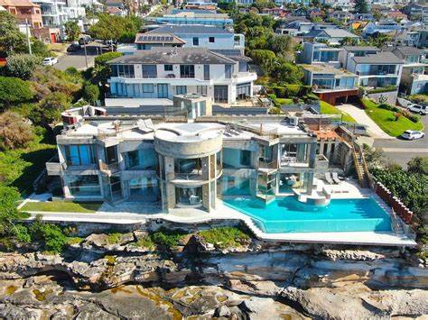 Inside the $17 Million ‘House of Crypto’ You Can Actually Rent - Man of Many