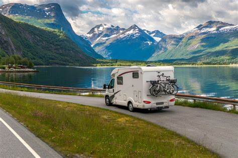 'You Can't Even Afford Rent': Ramsey Hosts Clash With Woman Trying To Buy An RV While $40K In Debt