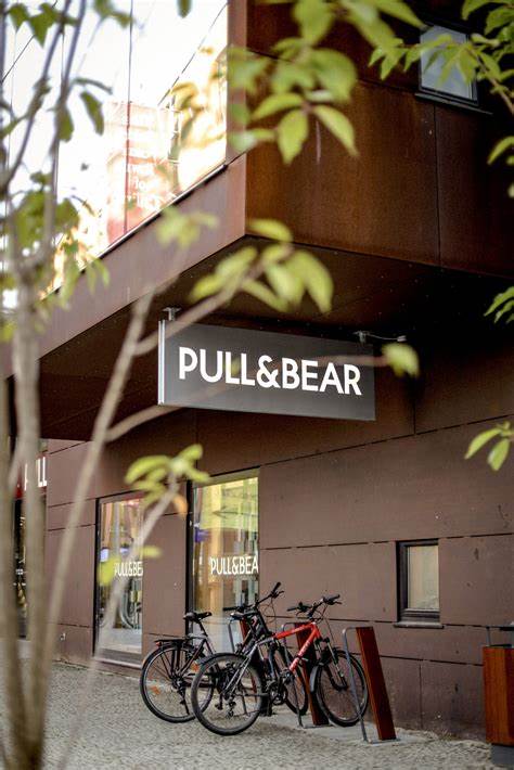 Stores in Hungary | PULL&BEAR | Opening hours, addresses and telephone 