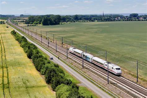 ICE test train reaches speeds of up to 405.0 km/h