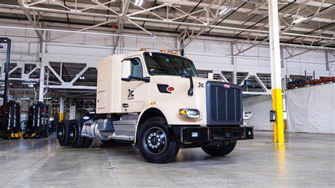 Kodiak Robotics delivers its first factory-made autonomous truck
