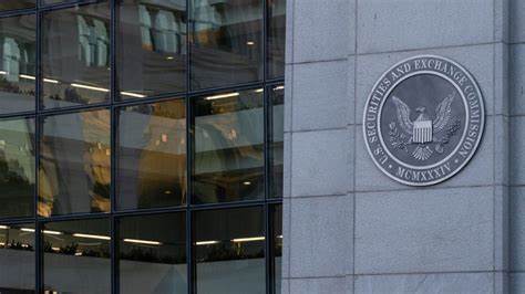 SEC's Crypto Regulation Labeled a 'Disaster' by Commissioner - Bitcoin.com News