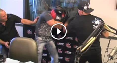 Tito Ortiz smashes Danny Bonaduce in the face - a lot