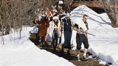 Reality show 'Winter House' filmed in Stowe again: Watch for these Vermont locations. - Yahoo News