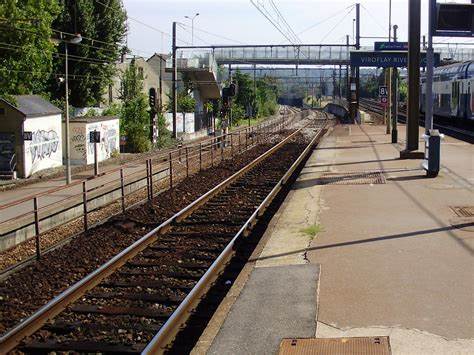Gare SNCF de Viroflay Rive Droite (Transilien) à VIROFLAY 78220 (PLACE 