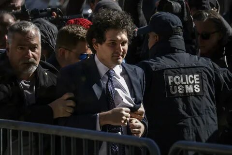 Sam Bankman-Fried wants to pay expert witnesses up to $1,200 an hour. Prosecutors are trying to block them - Fortune