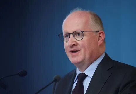 ECB Must Find ‘Middle Path’ on Rate Cuts, Chief Economist Says - The Wall Street Journal