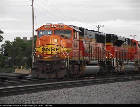 Pictures of BNSF 9400 - rrpicturearchives.net