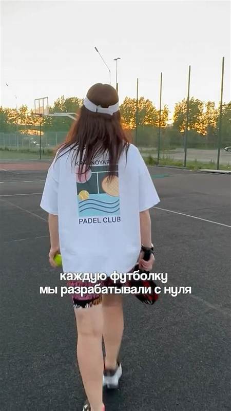 Новая партия мерча: футболки и бейсболки уже в продаже