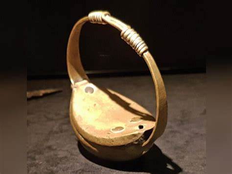 Soldier's wrist purse discovered at Roman legionary camp