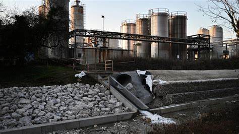 Italy chemical plant execs jailed for pollution