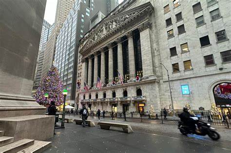 US stocks fall sharply and Dow tumbles 1,100 points after the Fed hints at just 2 rate cuts for 2025 - Yahoo Finance