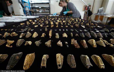 The 4,000 items in the Staffordshire Hoard make it the largest collection in history of its kind