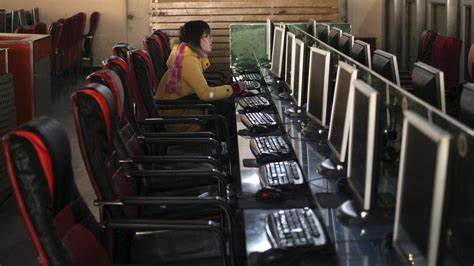 Ask HN: What happened to MMORPGs and internet cafes?