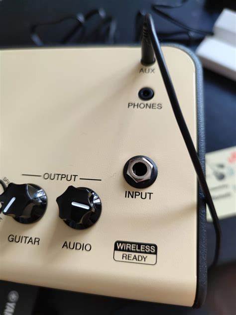 Verstärker für akustische Geige, um mit Trompeten mithalten zu können 