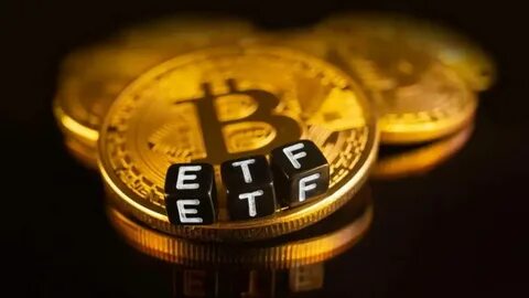 Bitcoin Plummets! $900M Bitcoin ETF Exit Sparks Fear, Experts Predict Next Moves! - Coinfomania