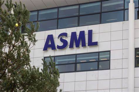 ASML Falls Most Since April After CEO Walks Back Growth Forecast